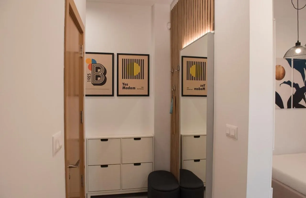 Top Center Designer Studio Apartment Sofia 0*,